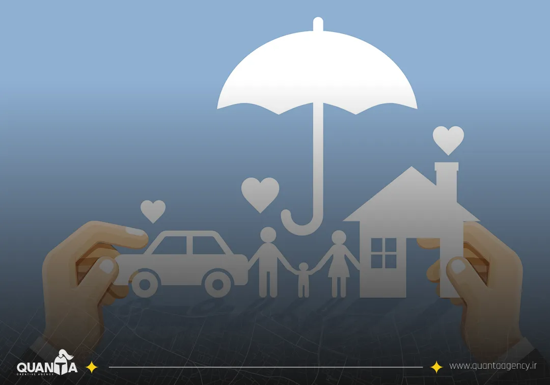 وکتور بیمه با پس زمینه ابی که روی آن یک ماشین یک خونه و 3کارکتر به رنگ سفید  زیر یک چتر سفید قرار گرفته استکه مفهوم بیمه است